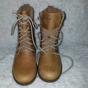 Caterpillar women boots size6